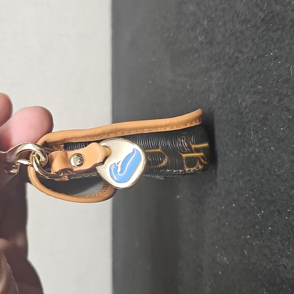 DOONEY & BOURKE COLLINS SHOULDER BAG W/MATCHING WRISTLET BFPM-12-169 - Picture 9 of 13